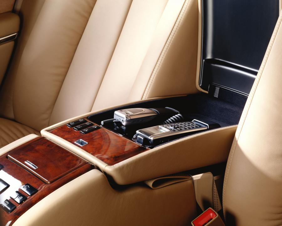 Детали интерьера Maybach 57 (W240) 2002 года  (фото 50 из 95)